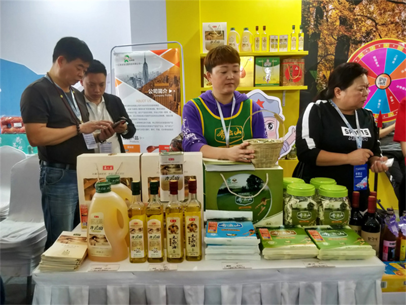 VSport官网南酸枣糕获第三届江西旅游消耗节“十佳商品奖”03.jpg