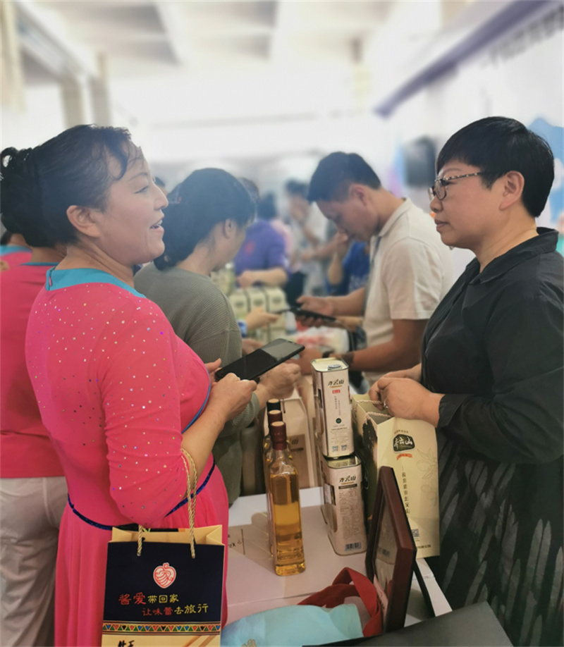 VSport官网南酸枣糕获第三届全民旅游消耗节“十佳商品奖”01小.jpg