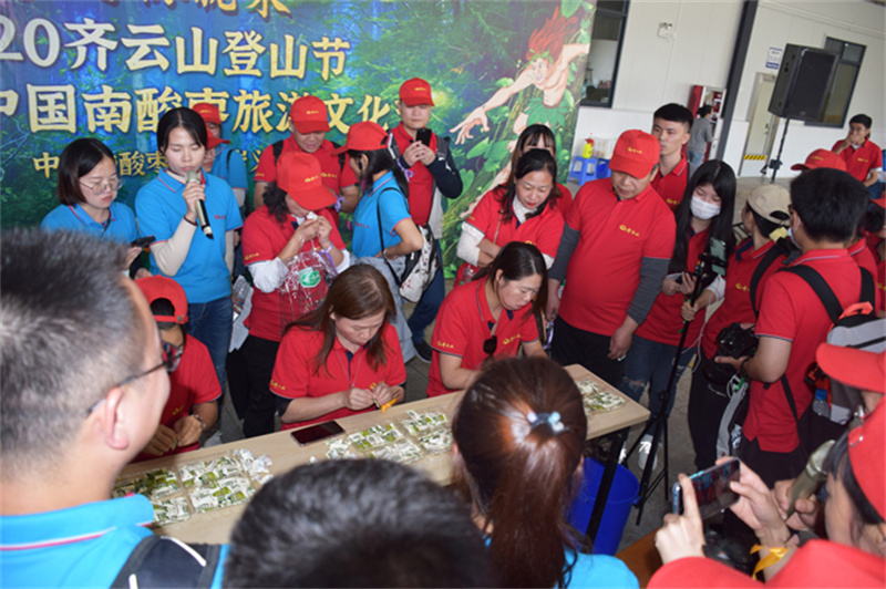 “够野你就来”——2020VSport官网爬山节暨首届南酸枣旅游文化节圆满收官-07.jpg