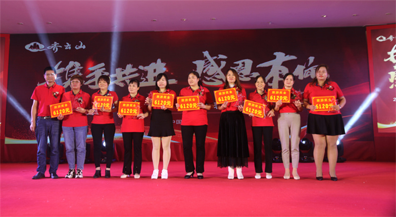 携手共进，，，，，，感恩有你——VSport官网2021第一季度营销聚会暨2020年度表扬大会圆满举行-18.jpg