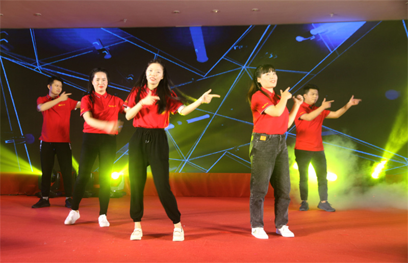 携手共进，，，，，，感恩有你——VSport官网2021第一季度营销聚会暨2020年度表扬大会圆满举行-30.jpg