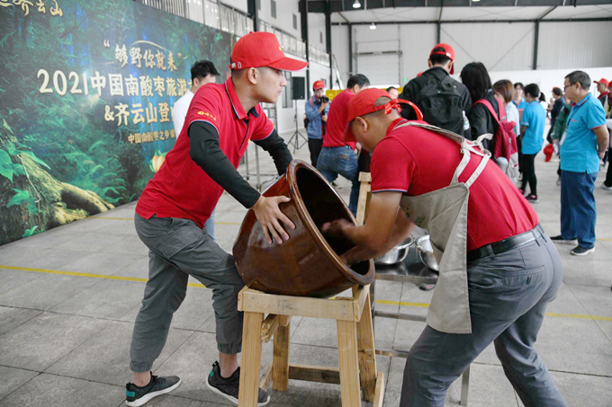 2021中国南酸枣旅游文化节&-VSport官网爬山节圆满落幕-16.jpg