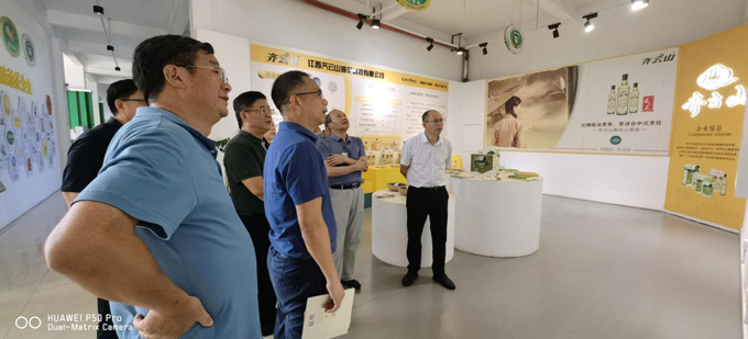 湘赣边区墟落振兴树模区油茶全工业链专家效劳团莅临我司考察-(3).jpg