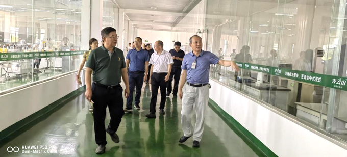 湘赣边区墟落振兴树模区油茶全工业链专家效劳团莅临我司考察-(5).jpg