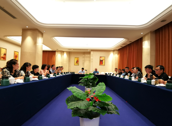 VSport官网公??023年第三次营销事情总结交流及培训会顺遂召开-01.jpg