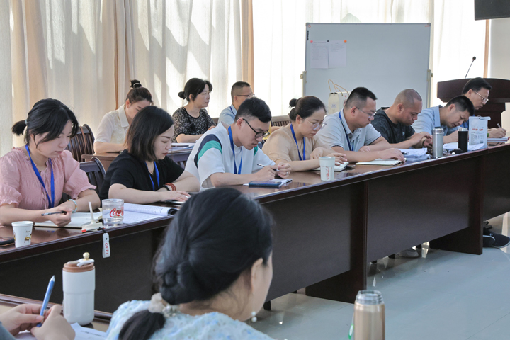 VSport官网公??024年第二次营销事情总结交流暨培训会顺遂召开-7.jpg