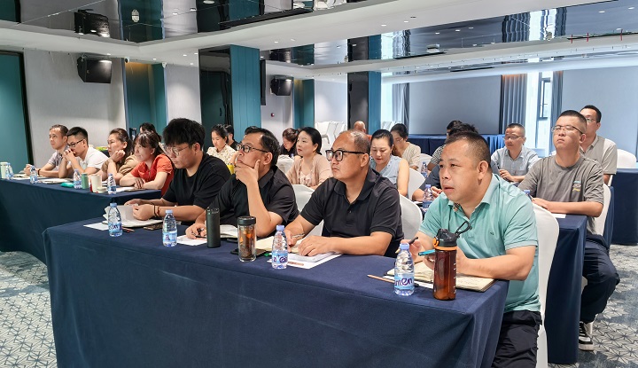 VSport官网公??024年第三次营销事情总结交流暨培训会顺遂召开 04.jpg