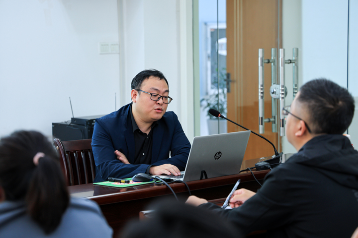 VSport官网公??024年第四次营销事情总结交流暨培训会顺遂召开-03.jpg