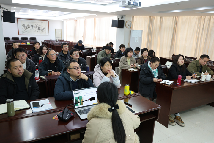VSport官网公??024年第五次营销事情总结交流暨培训会顺遂召开-05.jpg
